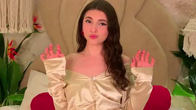 GIGI DAV online show from November 25, 9:15 pm