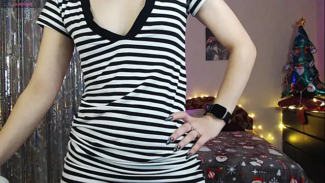 Kriss brunette 5 online show from December 18, 7:57 am