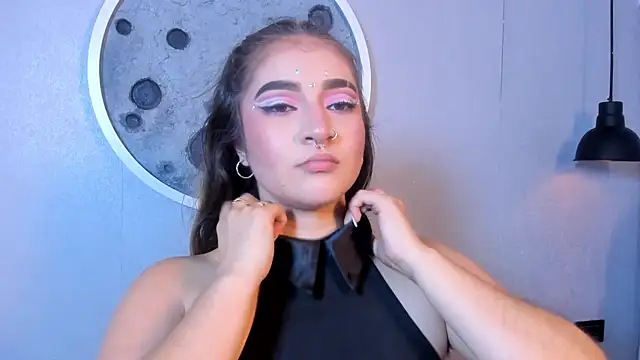 Shanntal  online show from November 12, 8:18 pm