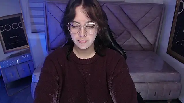 Hela v online show from May 5, 1:14 pm