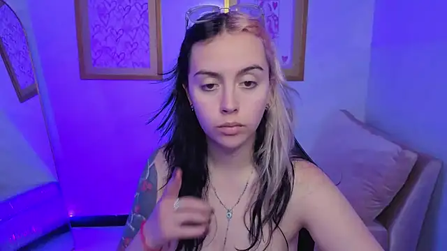 Hela v online show from January 16, 8:05 pm