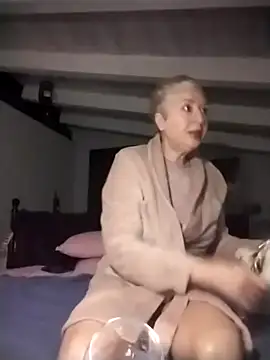 divinaerotica online show from February 4, 6:00 pm