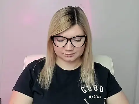 Snapshot of Lola_moree chatting on September 30, 11:49 am Lola moree online show from September 30, 11:49 am