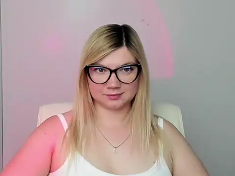 Snapshot of Lola_moree chatting on September 14, 11:41 am Lola moree online show from September 14, 11:41 am