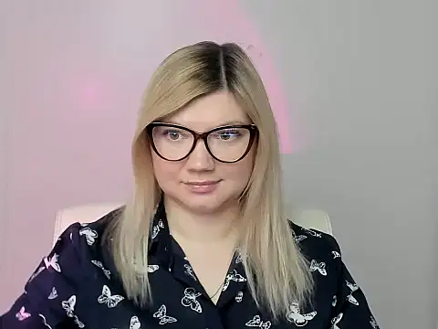 Snapshot of Lola_moree chatting on October 4, 11:49 am Lola moree online show from October 4, 11:49 am