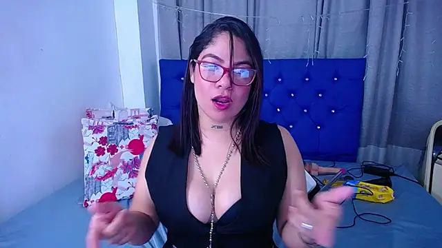 hornny cougar online show from October 10, 3:33 am