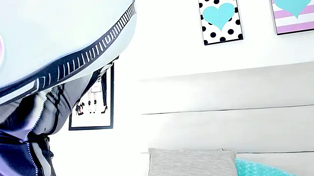 BrielaDiCaprio online show from October 31, 8:35 pm