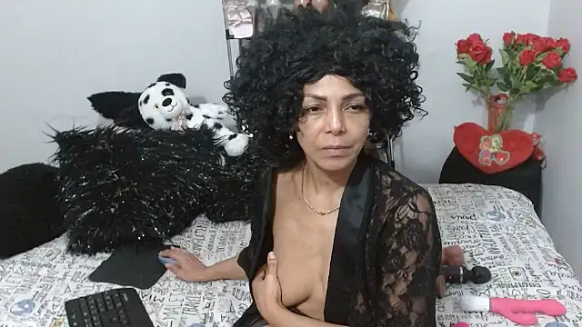 Lunasquirt1985 online show from March 2, 12:43 am