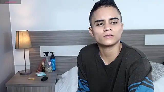 Liiamthompson online show from November 30, 9:46 am