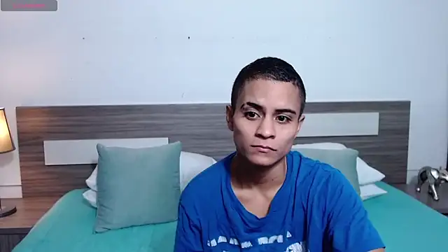 Liiamthompson online show from April 6, 9:43 am