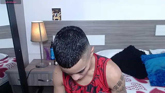 Liiamthompson online show from November 20, 7:15 pm