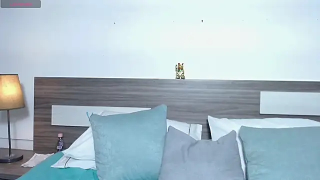 Liiamthompson online show from February 10, 9:23 am