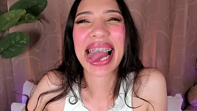 Miss veronicaa2 online show from May 25, 1:10 pm