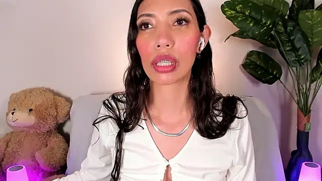 Miss veronicaa2 online show from May 11, 1:24 pm