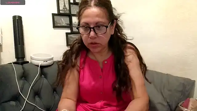 MirandaLatinaLovely online show from May 4, 6:01 pm