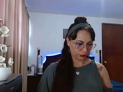 AloLovely  online show from March 31, 8:31 pm