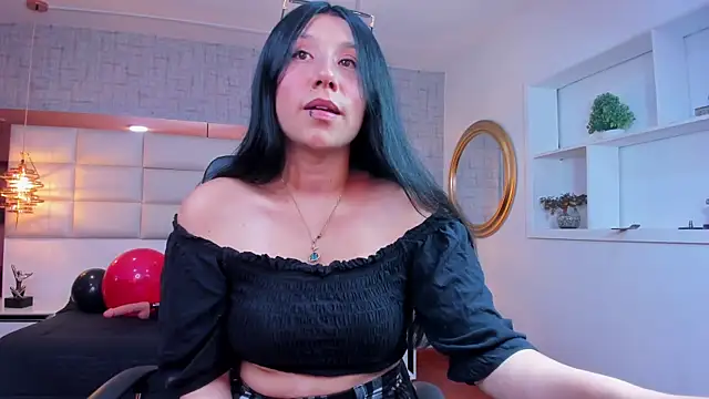 Nohemi louse online show from May 17, 6:40 pm
