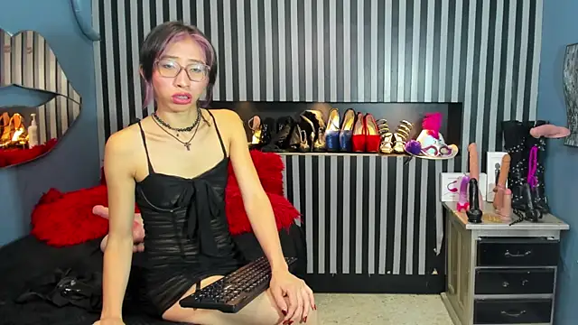 Mara Gonzalez online show from May 19, 11:50 am