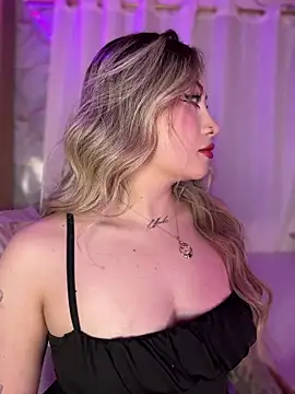 Lally Valencia   online show from May 16, 6:27 am