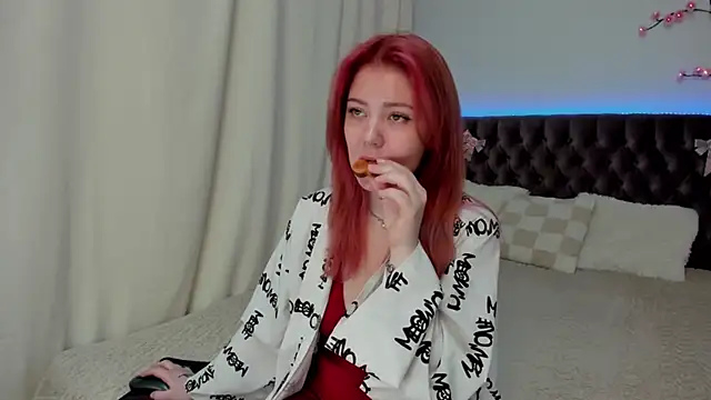 Ella Mayers online show from September 27, 12:45 pm