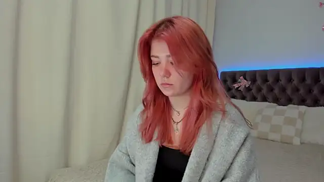 Ella Mayers online show from October 4, 12:33 pm