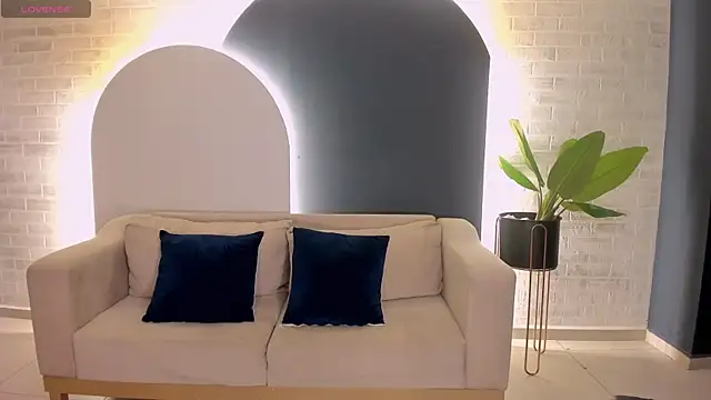 IsabellaKroft online show from September 28, 3:35 am
