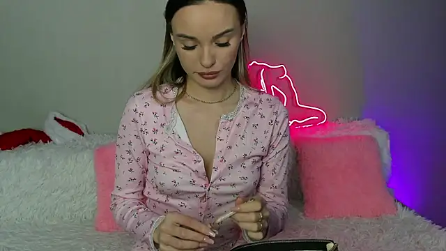 EvaBalmer online show from January 10, 3:44 am