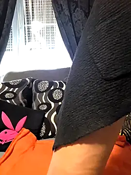 Fuxy-love69 online show from May 11, 4:04 pm