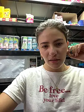 Andrea18 blonde online show from May 17, 3:33 pm