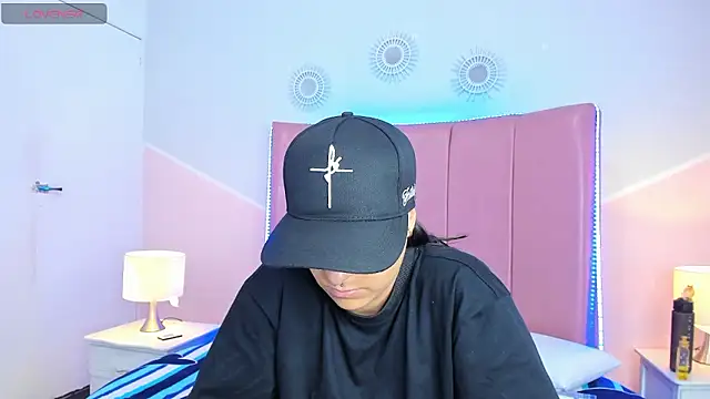 Liiam smith  online show from January 10, 6:12 pm