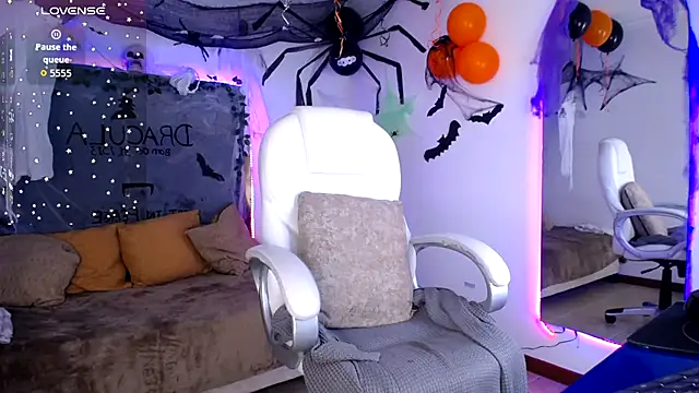 Alexaamoon  online show from October 26, 4:57 pm