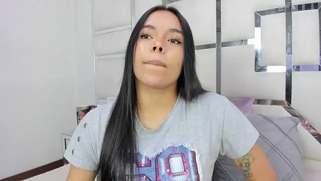 ZoeWan69 online show from May 19, 1:07 pm