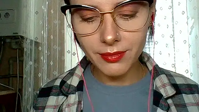 Snapshot of LuminousLady chatting on September 11, 9:42 am LuminousLady online show from September 11, 9:42 am