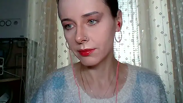 Snapshot of LuminousLady chatting on September 18, 6:23 am LuminousLady online show from September 18, 6:23 am