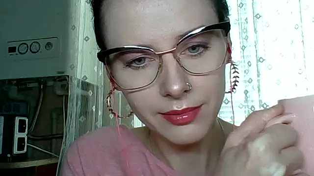 Snapshot of LuminousLady chatting on September 13, 10:12 am LuminousLady online show from September 13, 10:12 am