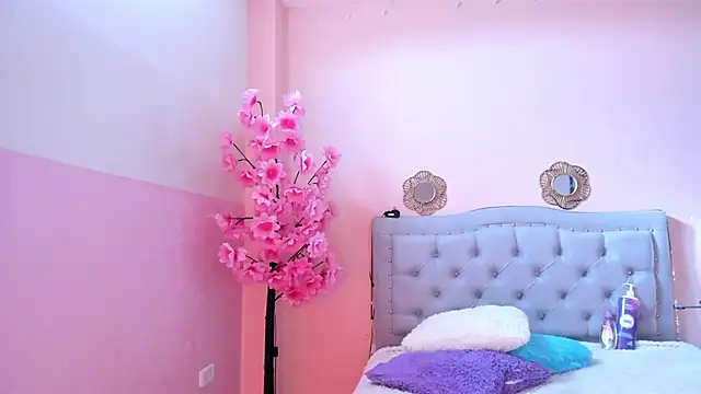 littletammy4u  online show from December 18, 12:43 pm