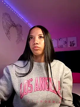 SallyWhitee online show from February 3, 7:35 am