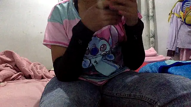 sharonlopez9611 online show from May 23, 3:49 am