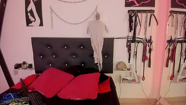 Julieta Carden  online show from November 28, 7:50 pm