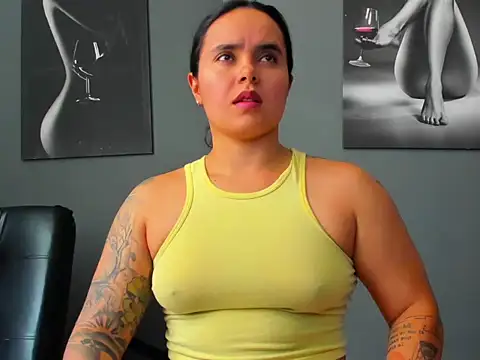karlyjons12 online show from August 8, 4:26 pm