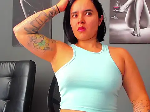 karlyjons12 online show from May 29, 1:53 pm