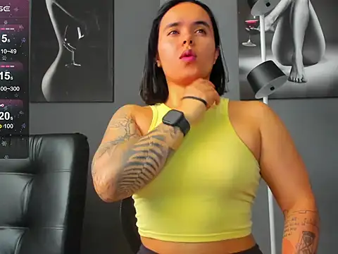 karlyjons12 online show from October 20, 6:33 pm