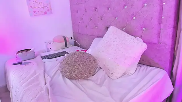 emilly star online show from October 1, 10:37 pm
