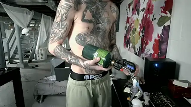 KumWithTheKommas online show from December 20, 5:39 pm