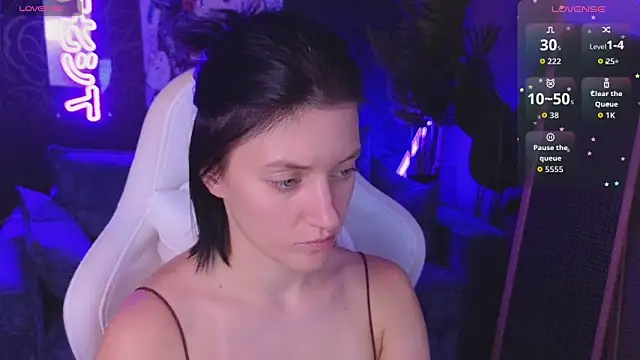 roxy riot  online show from April 6, 5:08 am