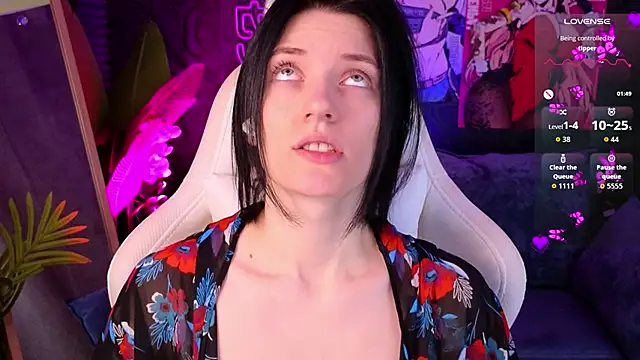 roxy riot  online show from October 18, 2:14 am