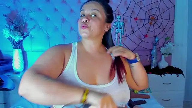 KourtneyEvans online show from October 24, 7:10 pm