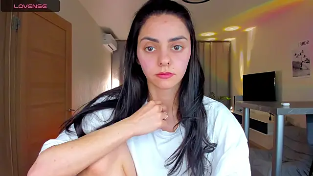 EmiliaZen online show from April 4, 7:13 pm