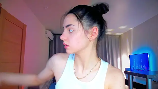 EmiliaZen online show from February 13, 5:58 pm