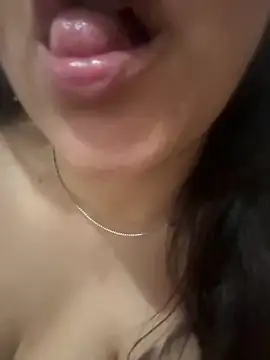 daianaspencer online show from May 7, 7:23 am